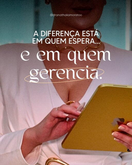 Você não quer parecer mais jovem.
Você quer se reconhecer no espelho.

Excesso pesa.
Estratégia preserva.

Ser bem cuidada é ter estrutura, leveza e naturalidade — sem perder sua identidade.

Se você busca um rejuvenescimento elegante e planejado,
agende sua consulta e venha construir esse resultado com estratégia!