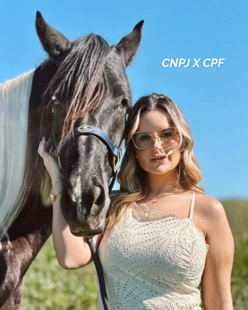 CNPJ x CPF 🌻

Por muito tempo, achei que precisava separar a Nathália biomédica da Nathália fora da clínica.

Mas hoje eu tenho certeza que uma fortalece a outra.

A profissional que cuida do envelhecimento, estuda constantemente e busca os melhores tratamentos só existe porque também existe uma mulher que valoriza os momentos simples, a família, o descanso e o autocuidado.

Cuidar das minhas pacientes é entender histórias, respeitar individualidades e lembrar que, antes de qualquer tratamento, existe uma pessoa.

Talvez seja por isso que eu acredite tanto em resultados naturais: porque eles respeitam quem você é. 🤍

#cnpj #trend #dailyvlog